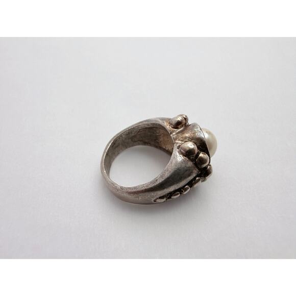 Vintage 60s Brutalist Sculptural Studio Ring Pewter & Faux Pearl - Picture 4 of 7